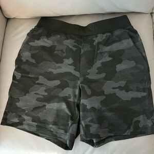 Lululemon green camo the shorts size medium